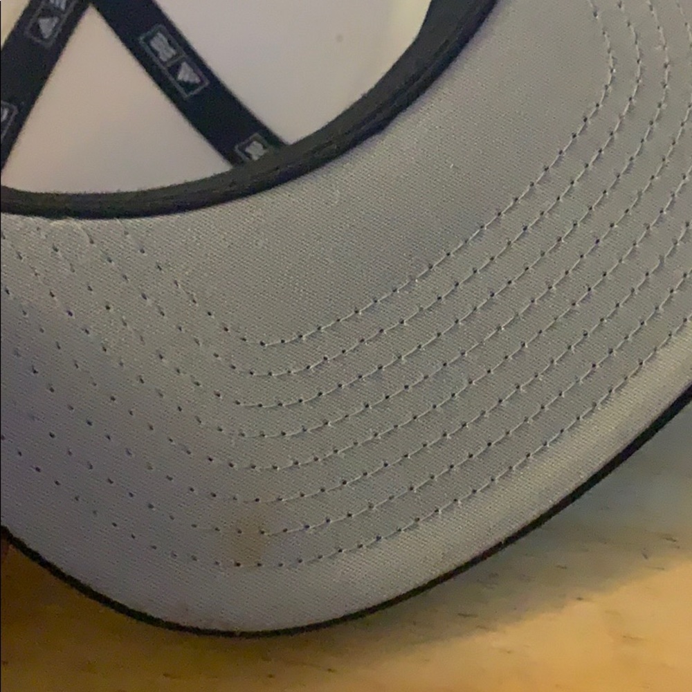 Adidas hat - Picture 5 of 7